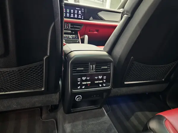 Porsche Cayenne Coupé E-Hybrid Black Edition 10