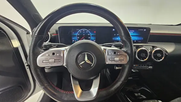 Mercedes-Benz A 180 d AMG Line Aut. 32