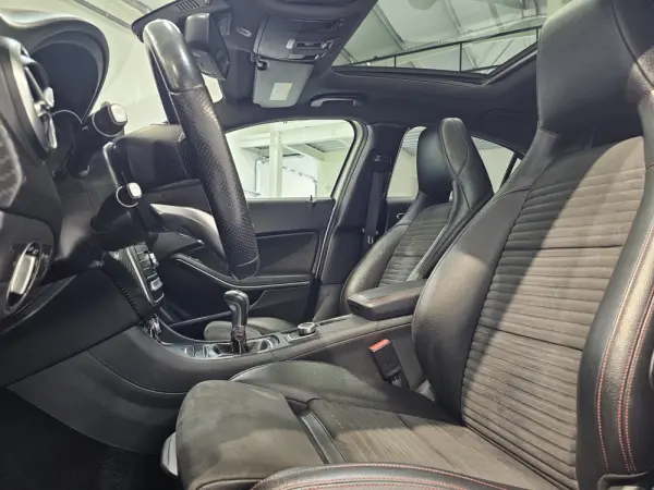 Mercedes-Benz A 180 d AMG Line 12
