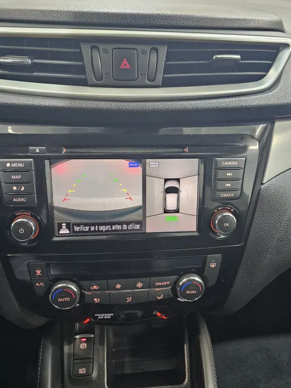 Nissan Qashqai 1.5 dCi N-Connecta J18 16