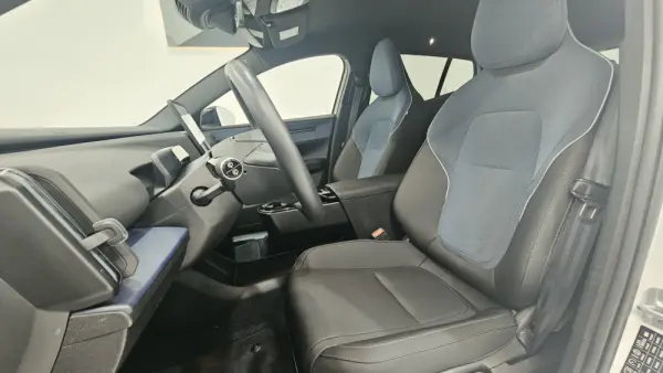 Volvo EX30 69 kWh Twin Motor Plus 15