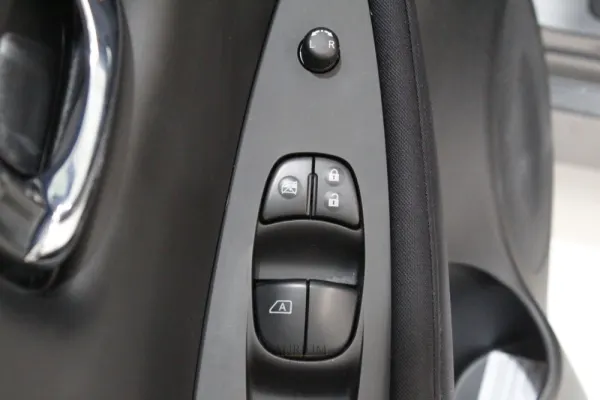 Nissan Leaf N-Connecta 15