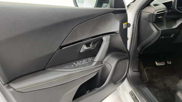 Peugeot 2008 1.2 PureTech GT Line EAT8 30