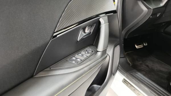 Peugeot 2008 1.2 PureTech GT Line EAT8 28