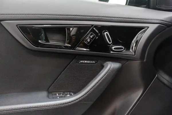 Jaguar F-Type 2.0 i4 R-Dynamic 19