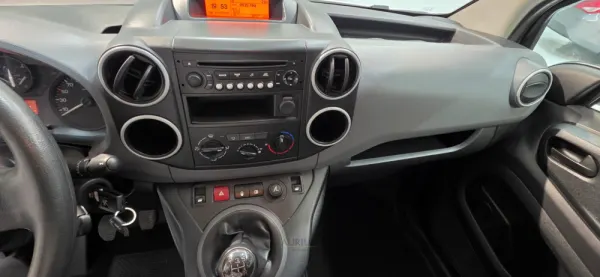 Peugeot Partner L1 1.6 HDI 3 lugares 9