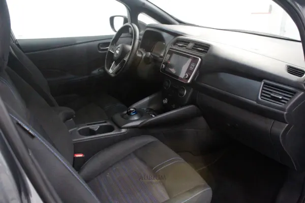 Nissan Leaf N-Connecta 9