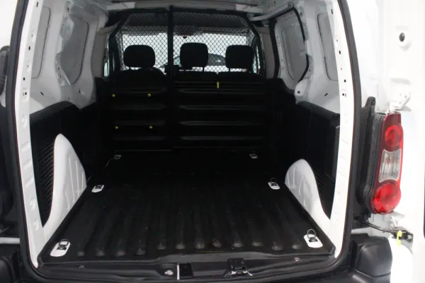 Peugeot Partner L1 1.6 HDI 3 lugares 6