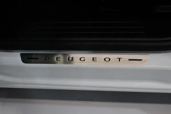 Peugeot 2008 1.2 PureTech GT Line EAT8 44