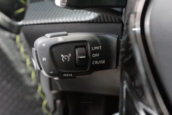 Peugeot 2008 1.2 PureTech GT Line EAT8 34