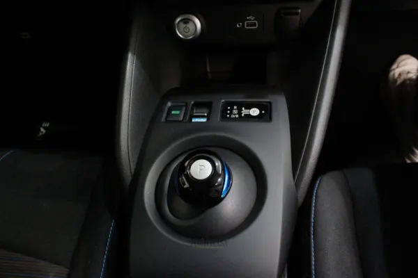 Nissan Leaf N-Connecta 13