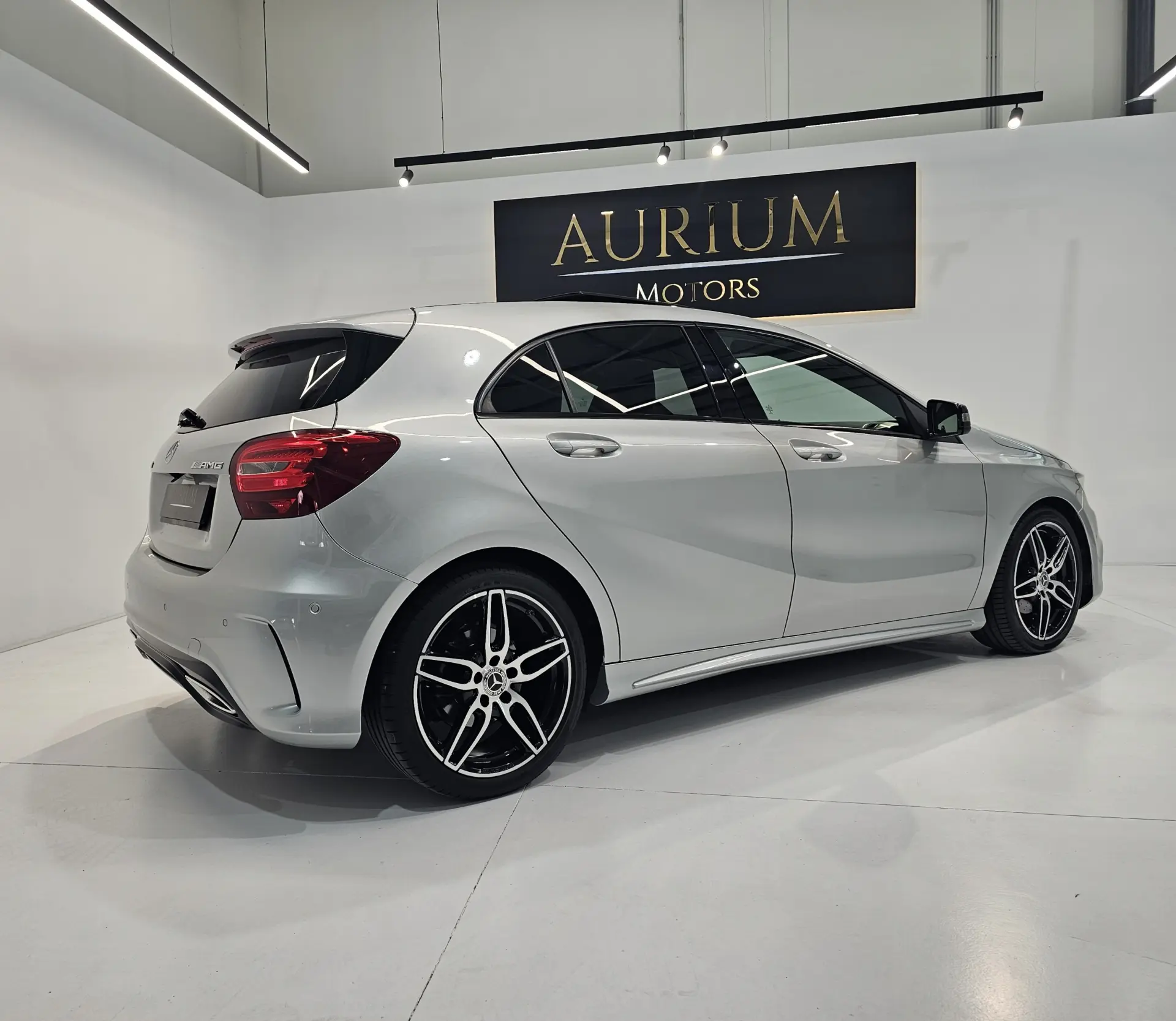 Mercedes-Benz A 180 d AMG Line 3