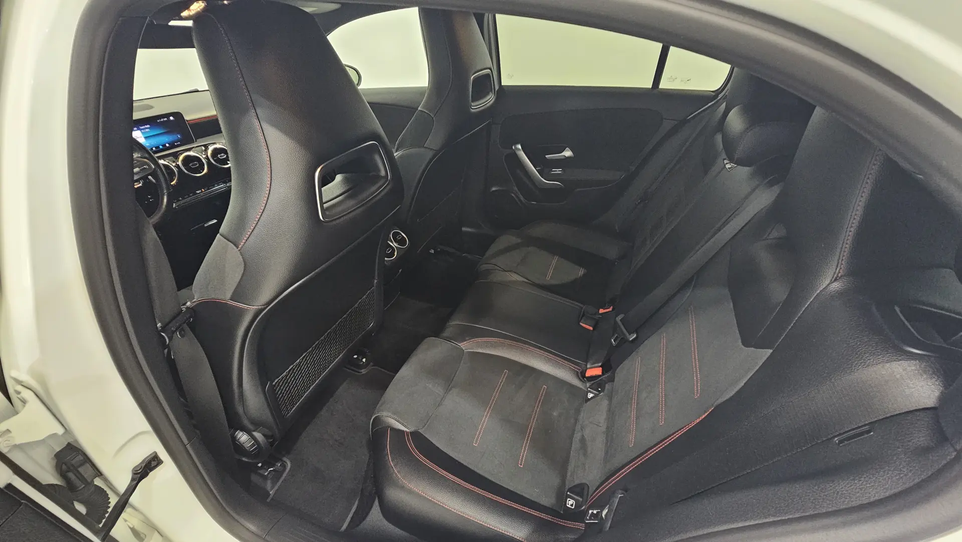 Mercedes-Benz A 180 d AMG Line Aut. 27