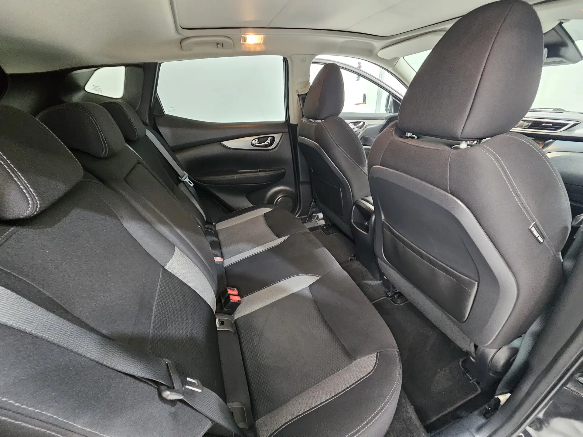 Nissan Qashqai 1.5 dCi N-Connecta J18 12