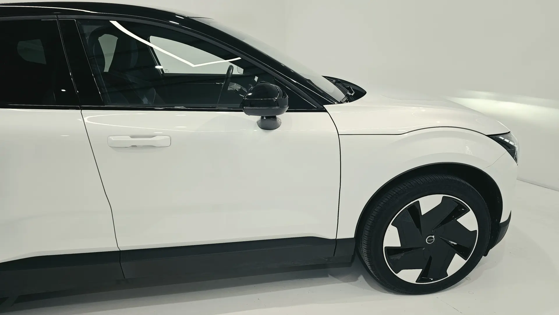 Volvo EX30 69 kWh Twin Motor Plus 13