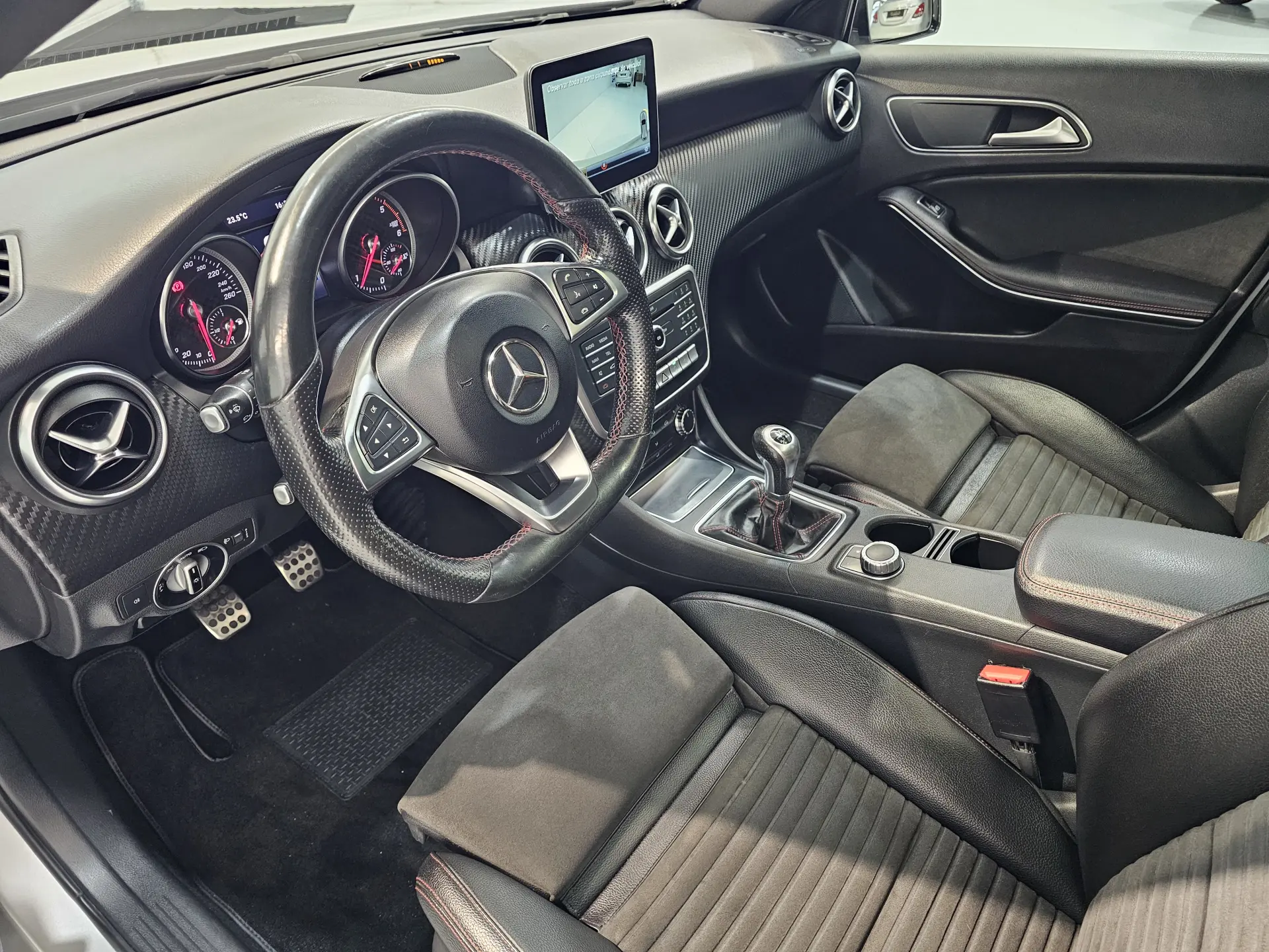 Mercedes-Benz A 180 d AMG Line 10