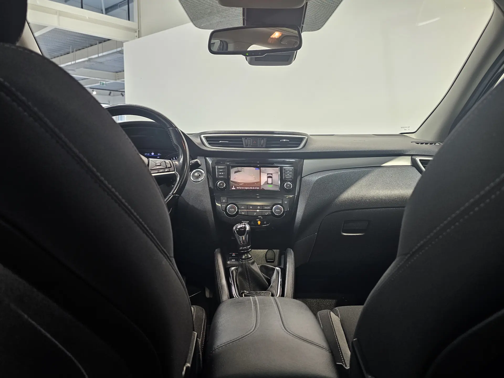 Nissan Qashqai 1.5 dCi N-Connecta J18 26