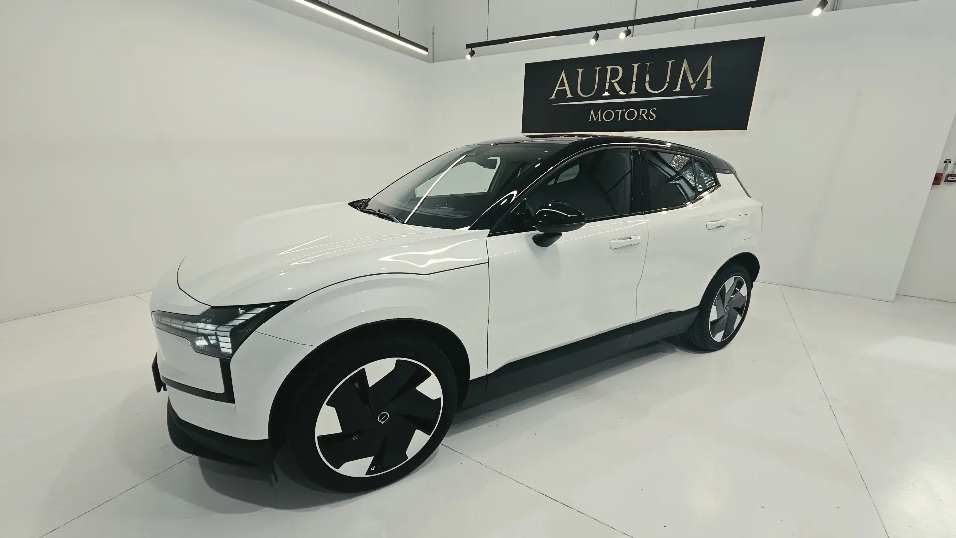 Volvo EX30 69 kWh Twin Motor Plus 6