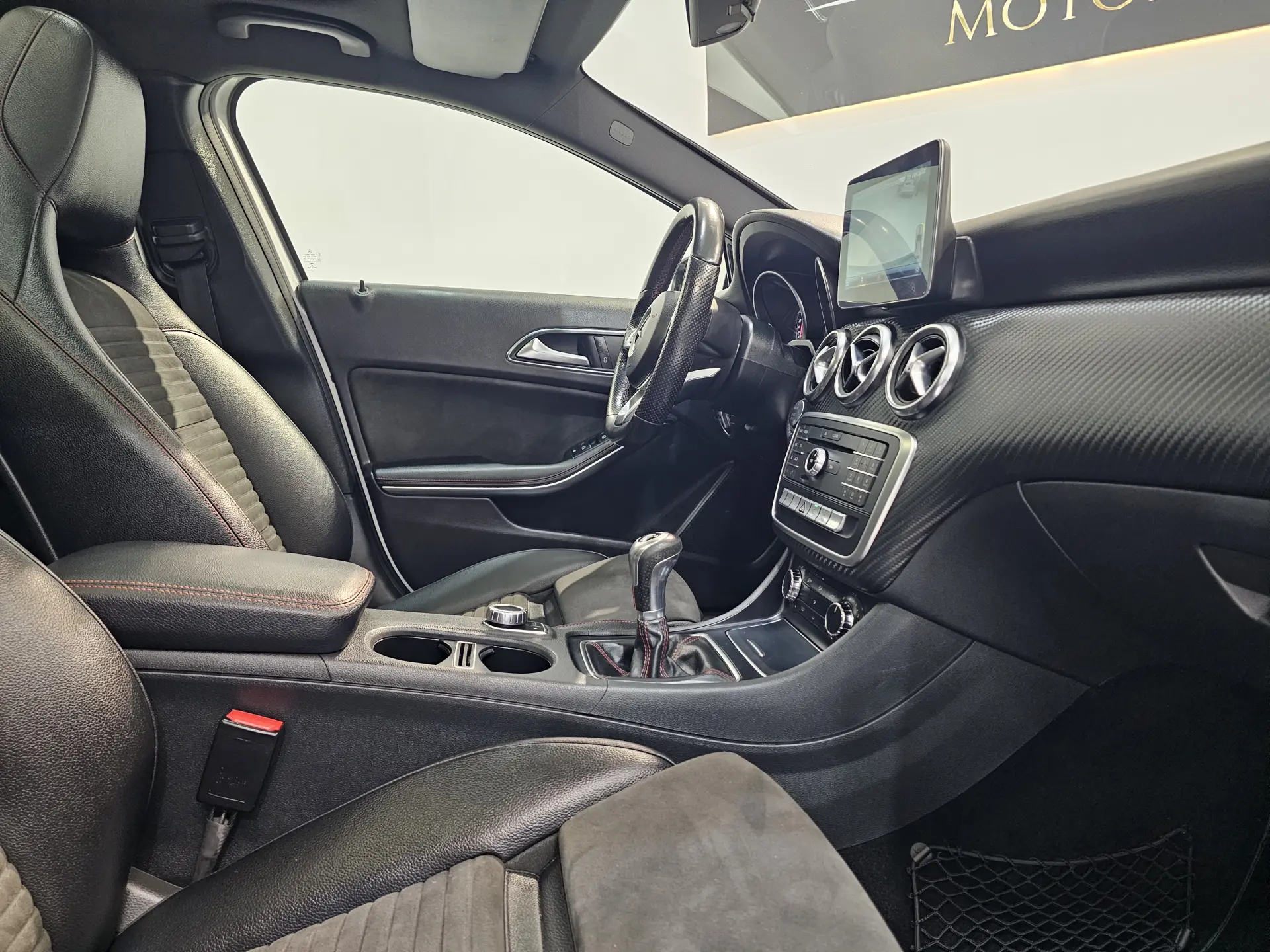 Mercedes-Benz A 180 d AMG Line 17