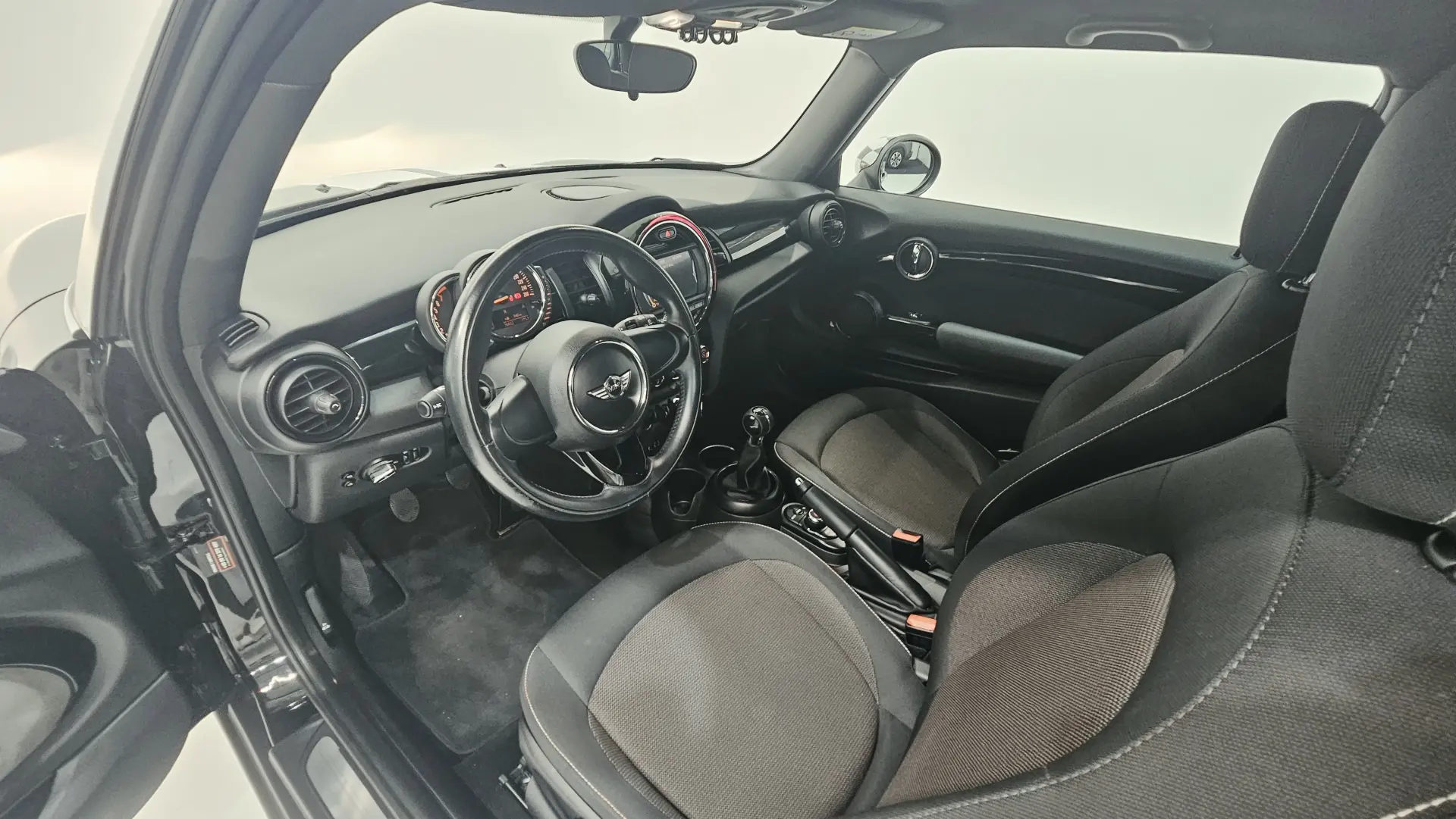 MINI 3 Portas One 26