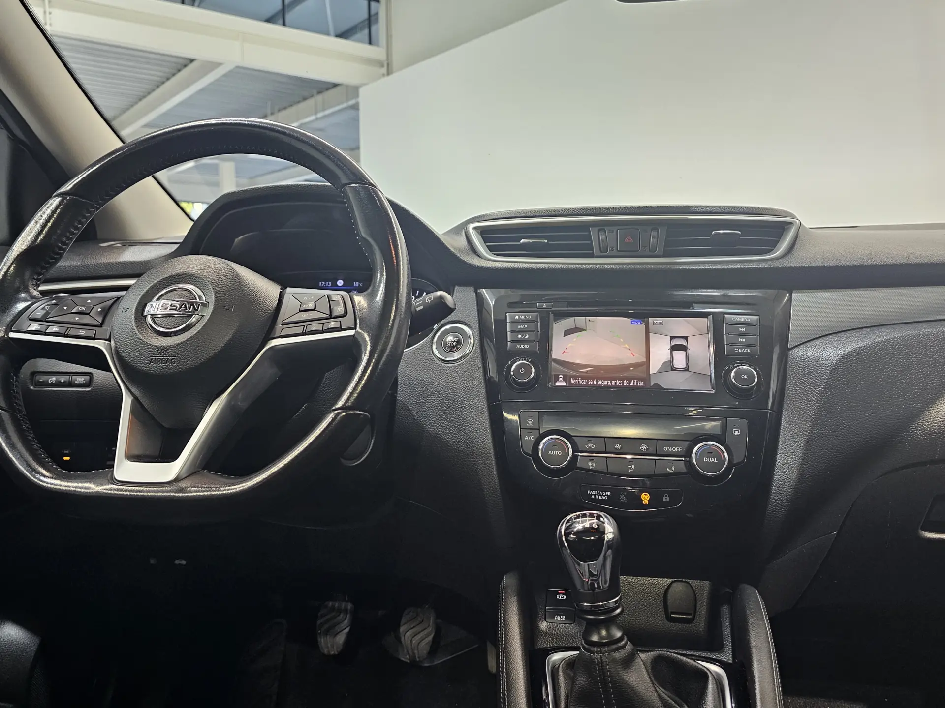Nissan Qashqai 1.5 dCi N-Connecta J18 28