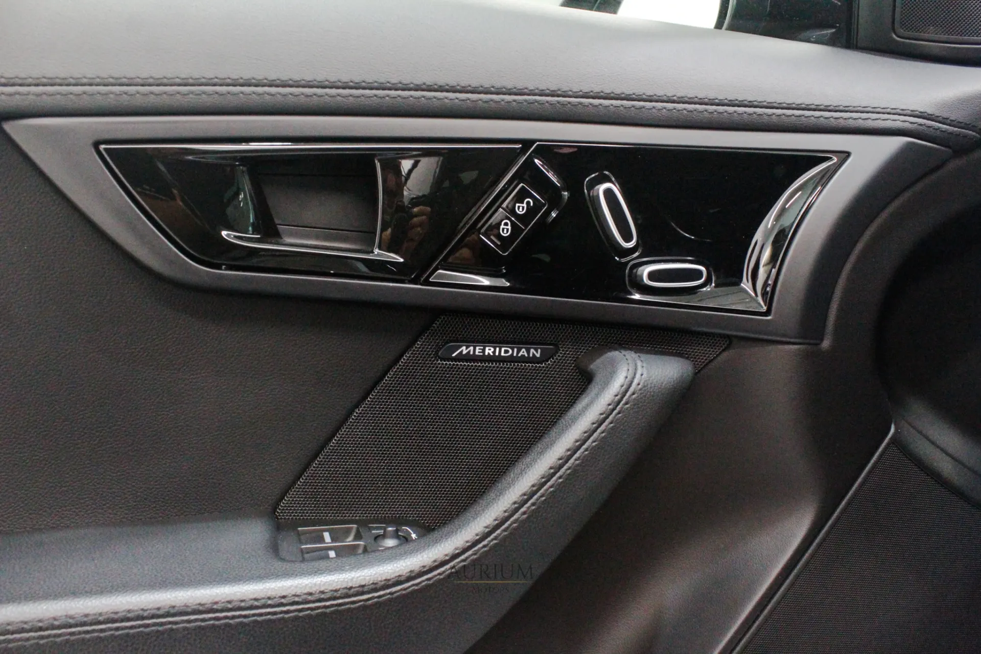 Jaguar F-Type 2.0 i4 R-Dynamic 16