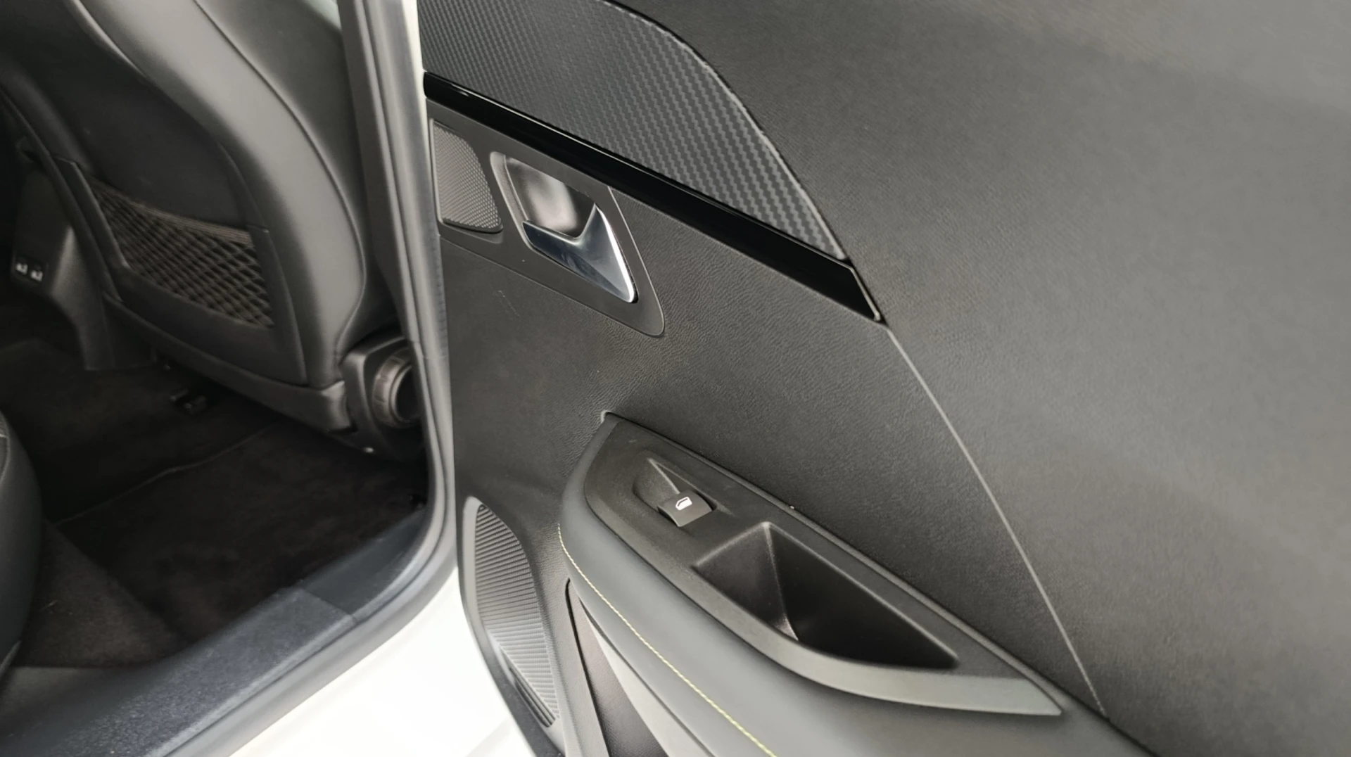 Peugeot 2008 1.2 PureTech GT Line EAT8 32