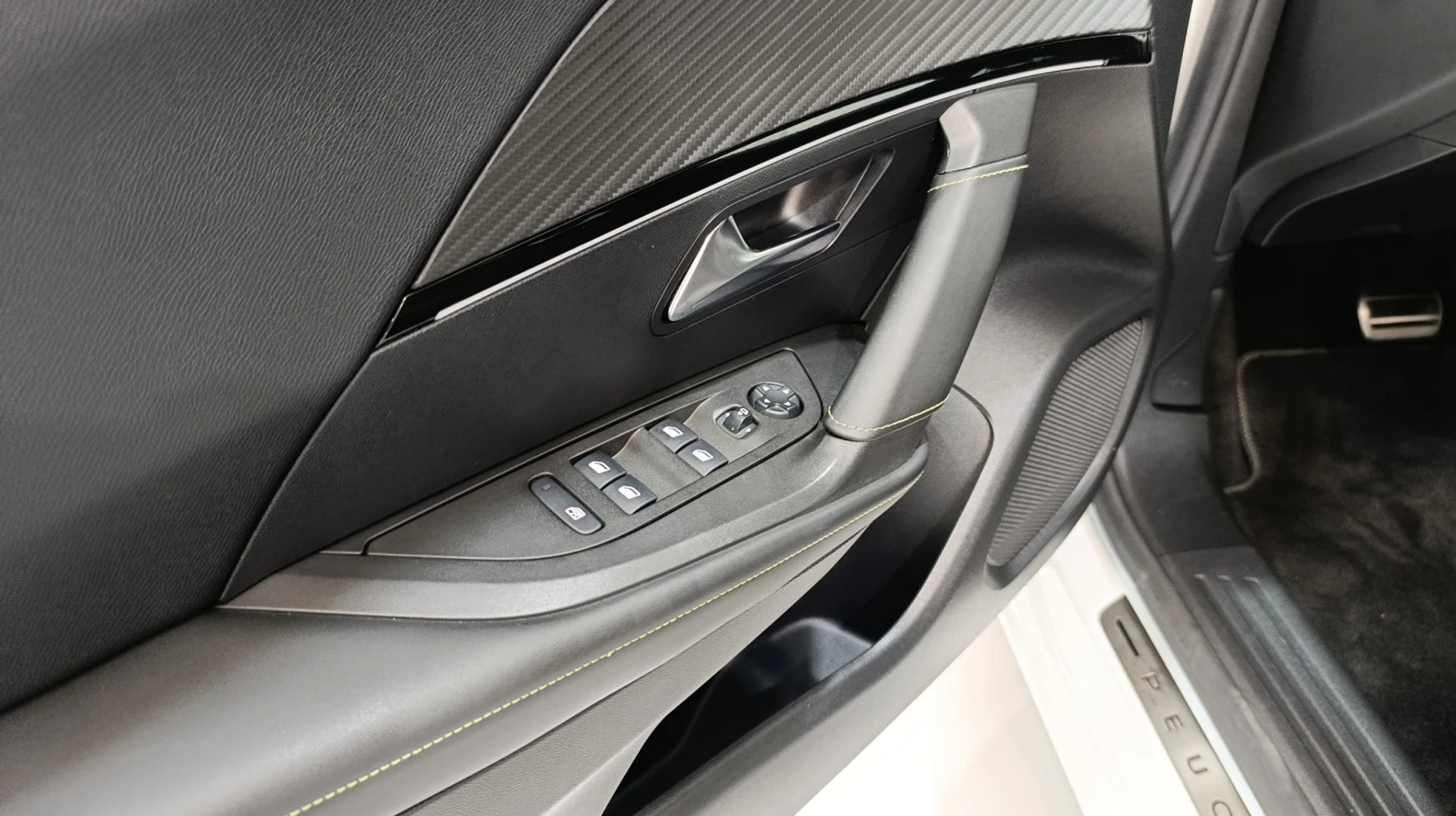 Peugeot 2008 1.2 PureTech GT Line EAT8 31