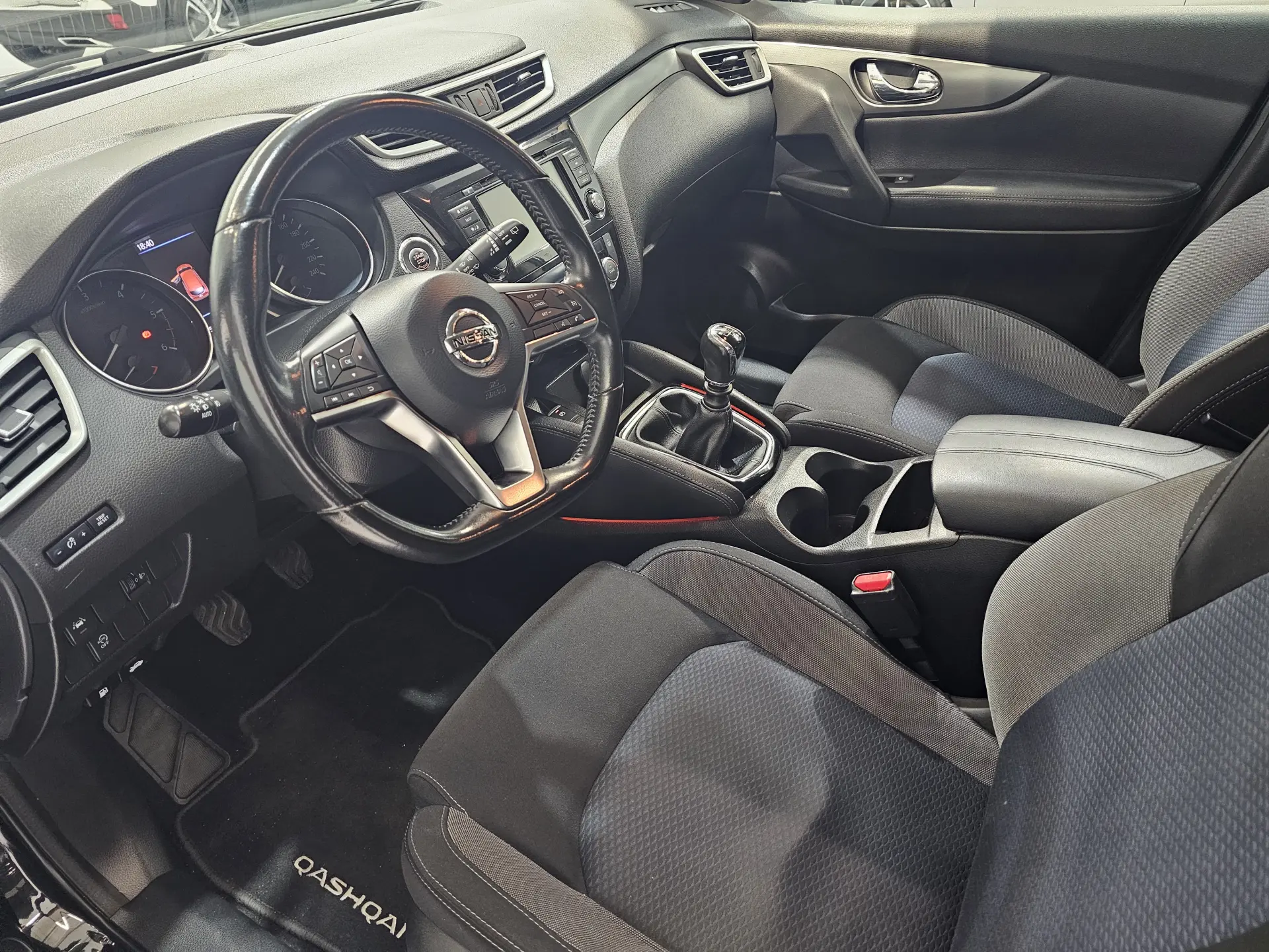 Nissan Qashqai 1.5 dCi N-Connecta J18 10