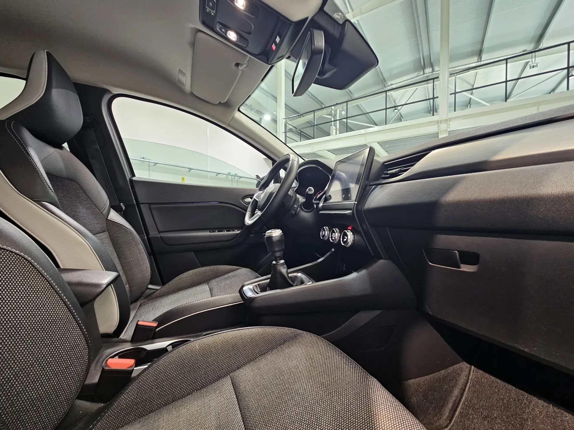 Renault Captur 1.0 TCe Intens Bi-Fuel 12