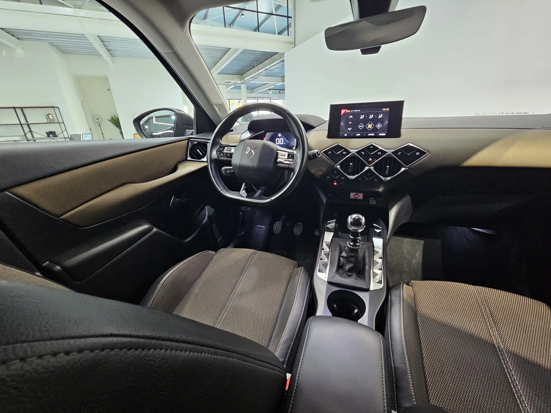 DS DS3 Crossback PureTech 100 CHIC 12