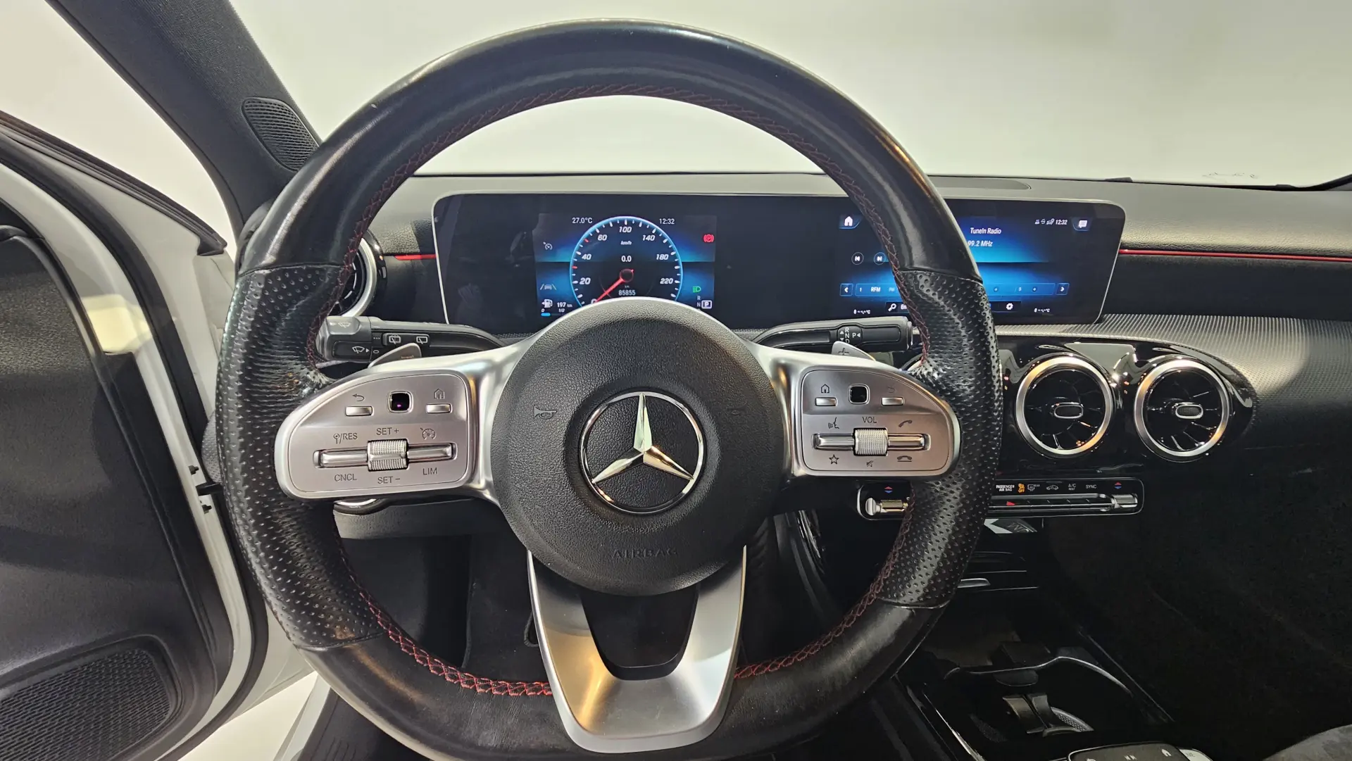 Mercedes-Benz A 180 d AMG Line Aut. 32