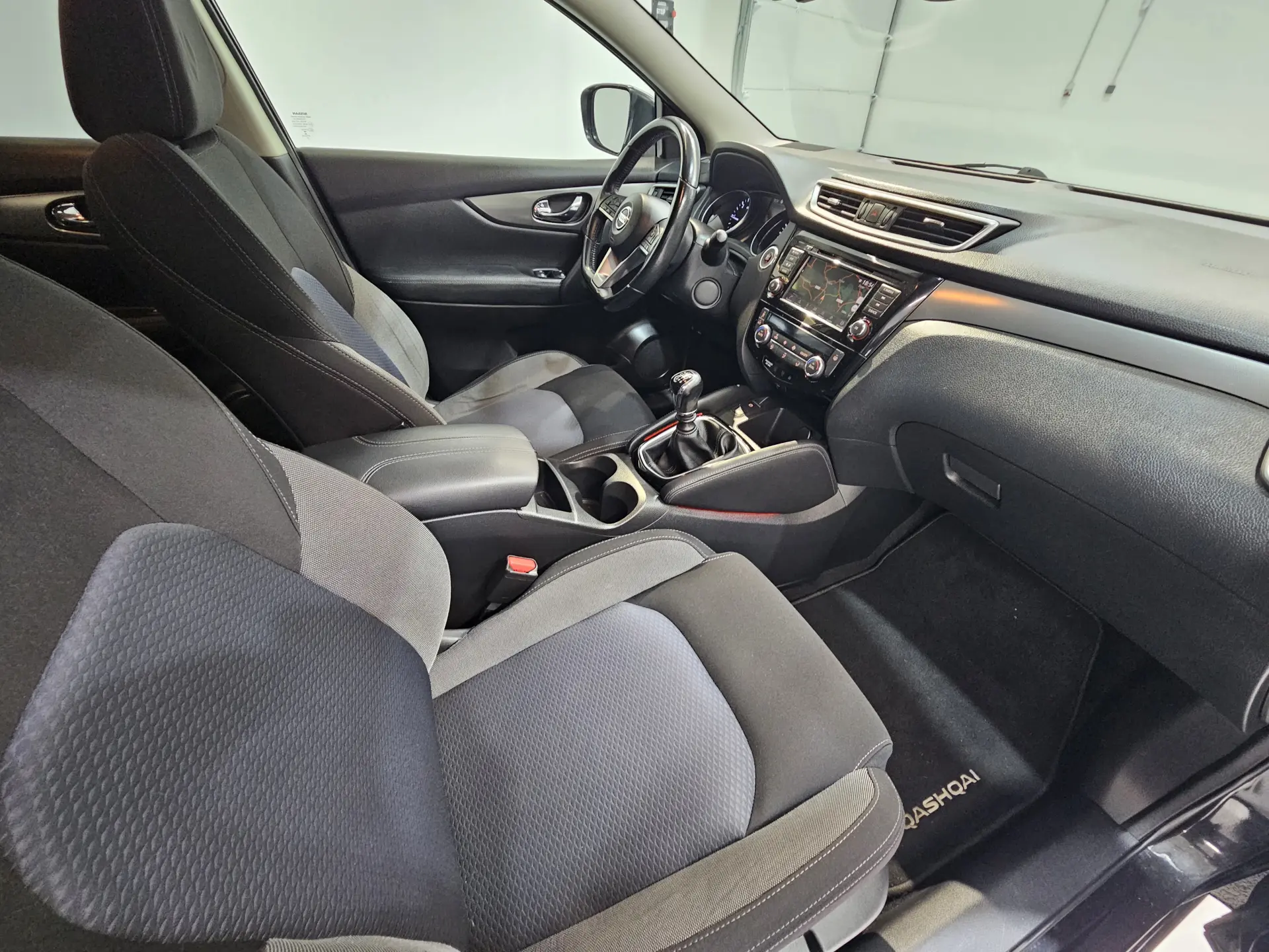 Nissan Qashqai 1.5 dCi N-Connecta J18 13