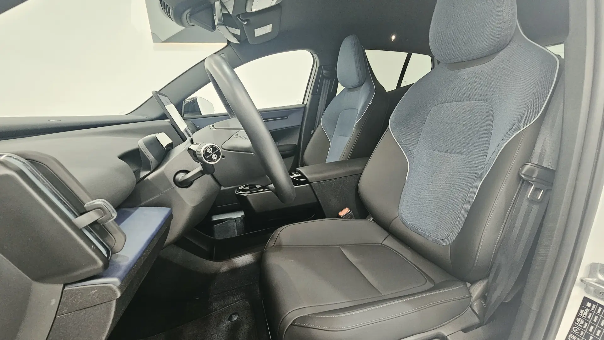 Volvo EX30 69 kWh Twin Motor Plus 15