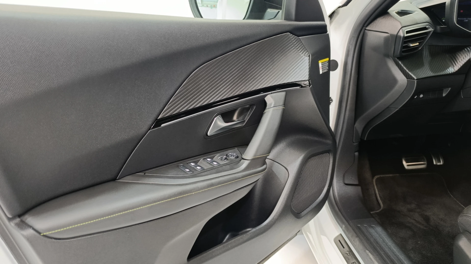 Peugeot 2008 1.2 PureTech GT Line EAT8 30