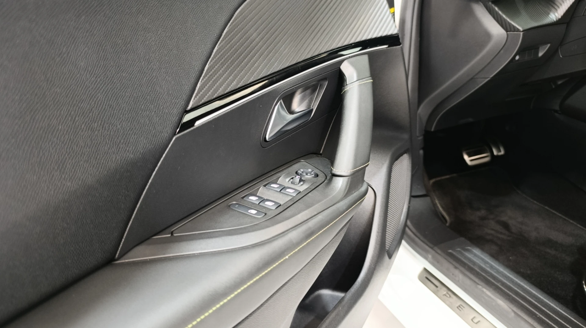 Peugeot 2008 1.2 PureTech GT Line EAT8 28