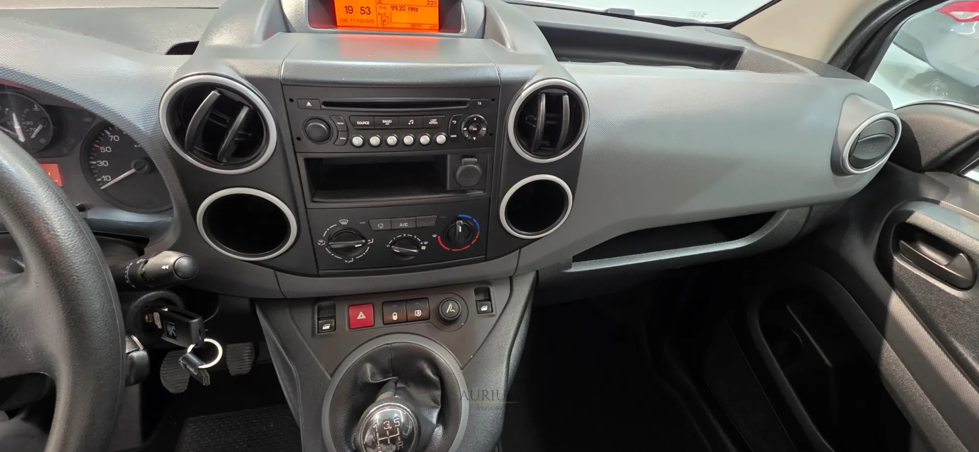 Peugeot Partner L1 1.6 HDI 3 lugares 9