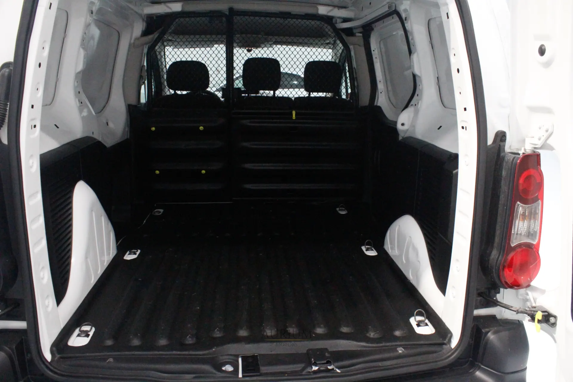 Peugeot Partner L1 1.6 HDI 3 lugares 6