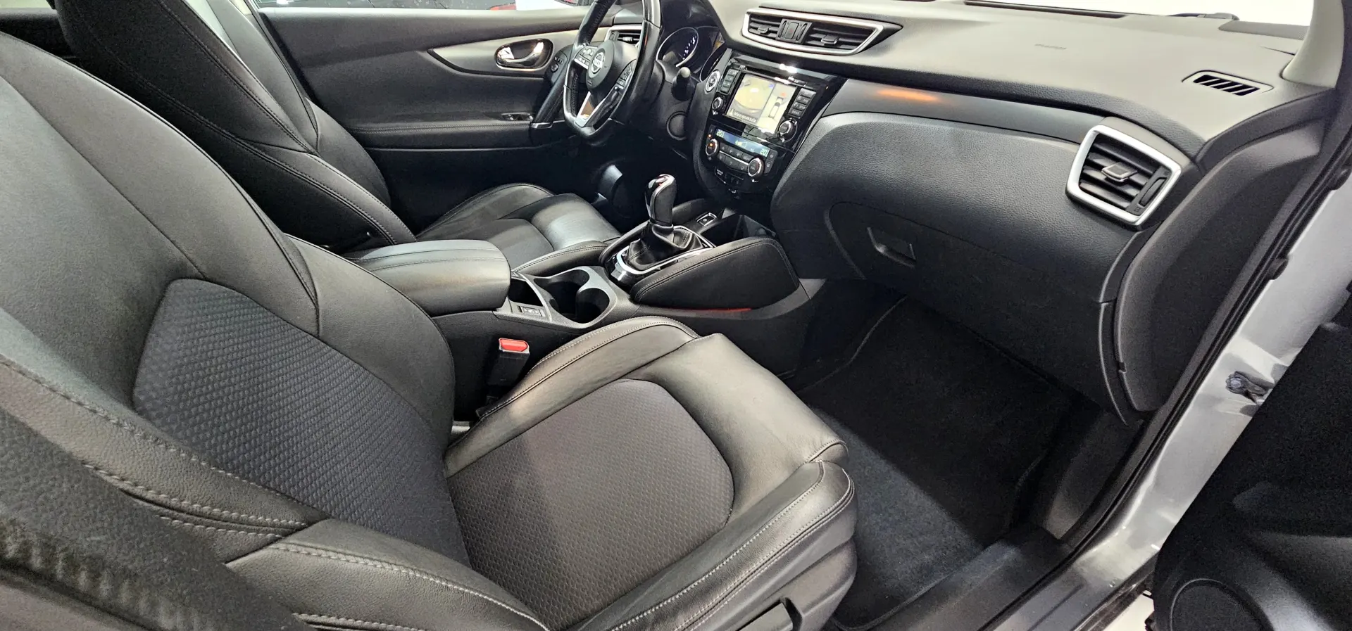 Nissan Qashqai 1.6 dCi N-Connecta 18 PS Xtronic 7