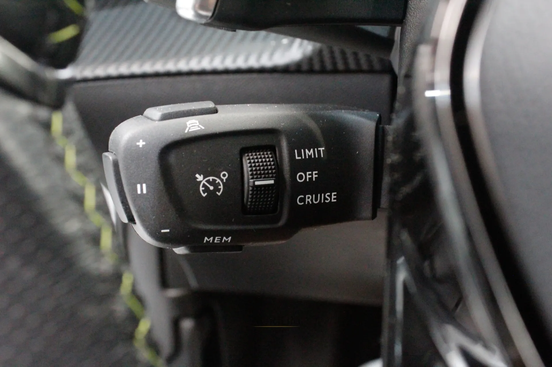 Peugeot 2008 1.2 PureTech GT Line EAT8 34