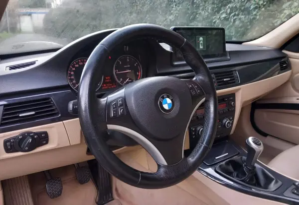 BMW 320 d Touring 18