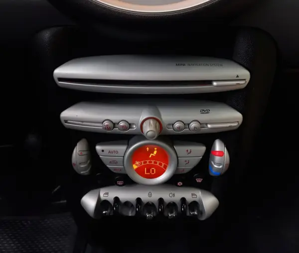 MINI 3 Portas Cooper D 18