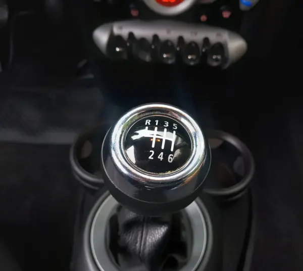 MINI 3 Portas Cooper D 24