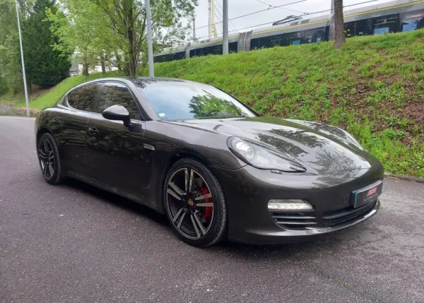 Porsche Panamera Platinum Edition 2