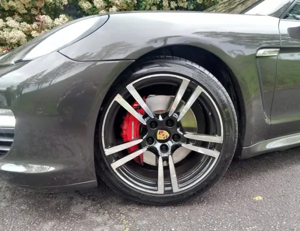 Porsche Panamera Platinum Edition 3
