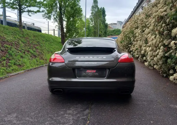 Porsche Panamera Platinum Edition 10