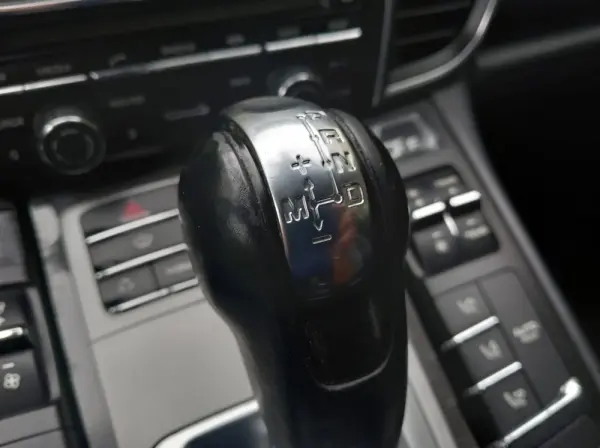 Porsche Panamera Platinum Edition 30