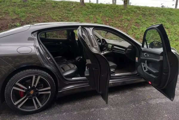 Porsche Panamera Platinum Edition 34