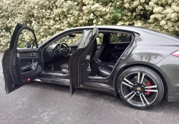 Porsche Panamera Platinum Edition 35