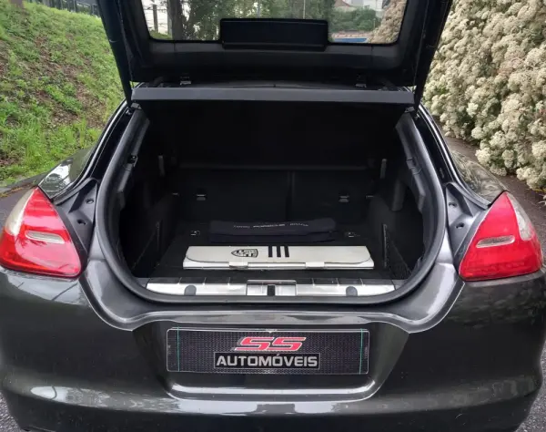 Porsche Panamera Platinum Edition 36